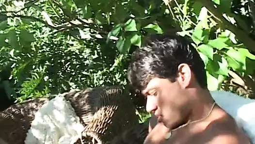 Bi züppe hoşlanır alma becerdin ile büyük bir kutup ve bir yapay penis