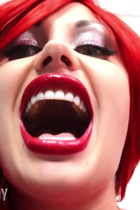 Giantess Kaolinite yalınayak seni aşağılıyor!