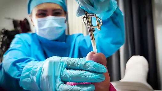 2 zalim hemşire tarafından mumyalanıyor ve işkence ediliyor 1/3