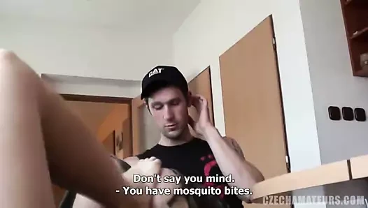 Çek amatörler - harika bir kedi ile güzel busty kız