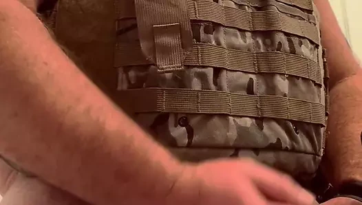 sakallı ayı zırhlı yelek okşayarak horoz ve frotting