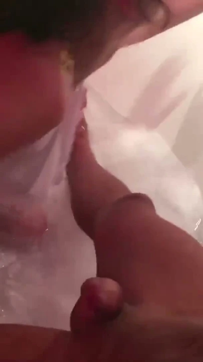 Cumshot im Whirlpool | Clip 1