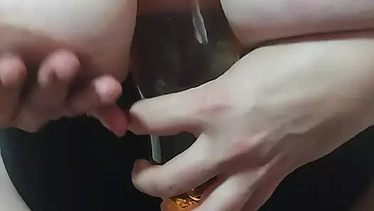 Mari tarafından yapılan göğüsler ve parmaklar