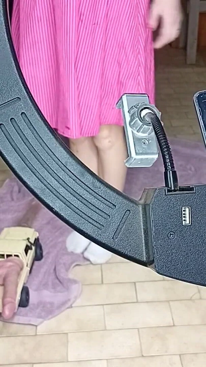 Yapay penisli hintli araba 19 yaşındaki ateşli bluzlu amcığı sikiyor | Klip 3