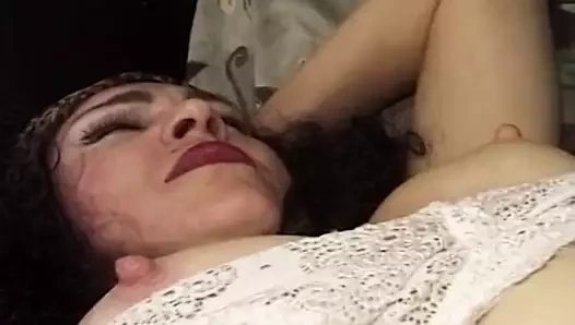 Sürtük fotoğrafçıyı baştan çıkarıyor ve sikiliyor