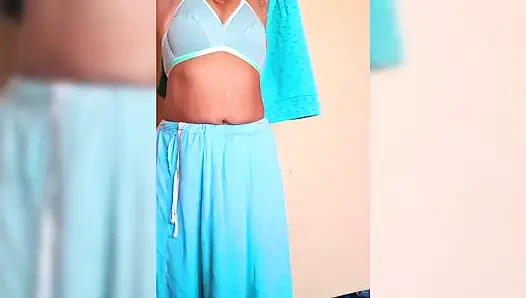 Ammu elbisesi gecelik değiştirip sari büyük memeler ammus göğüslerini gösteriyor