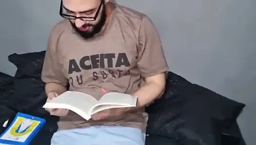 Plan satış kadını müşteriyi baştan çıkarıyor, satış için taktikler kullanıyor