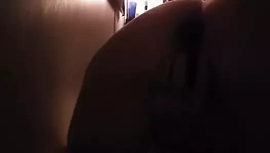 Olgun sürtük mastürbasyon yapıyor