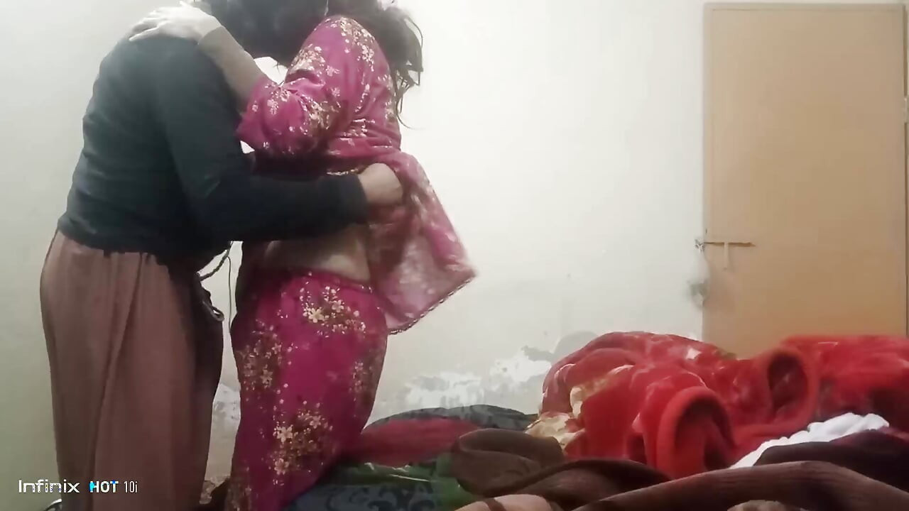 Pakistanlı üvey kız kardeş üvey erkek kardeşiyle sikişiyor