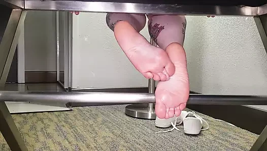 Beyaz Keds Ayakkabı Oyunu