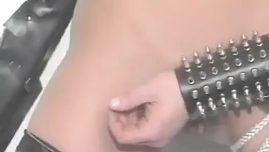 Fransa'dan kısa saçlı sürtük bağlandı