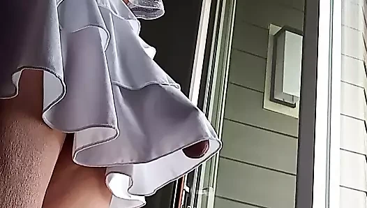 mahallede sigara içen hanım ev hanımı