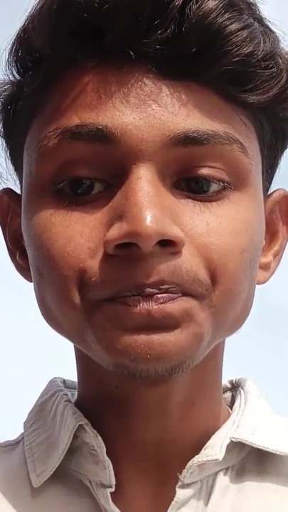 Yaşlı kullanıcı için bir soru soran genç bir adam? | Klip 1