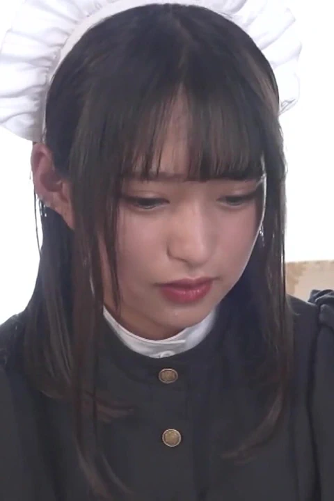 135cm 18 yaşında, ilk kez cosplay denemekte zorlanıyor İlk fotoğraf çekiminde bir yetişkin tarafından görülürken mastürbasyon konusunda meydan okudu