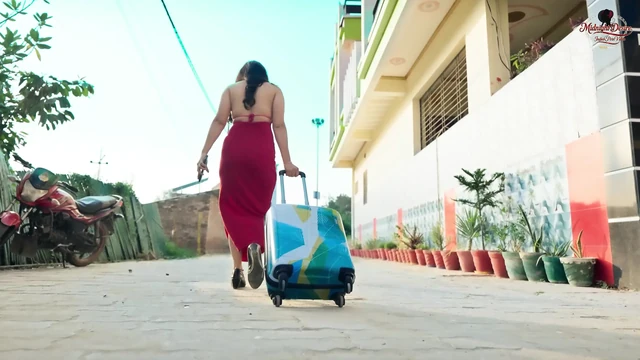 Azgın Hintli misafir sert sikiş için otel personelini baştan çıkarıyor 4k videolar