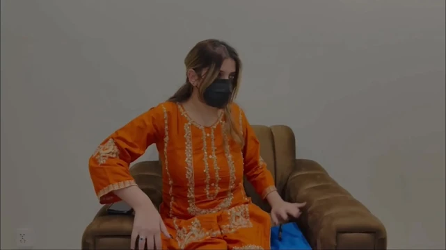Büyük memeli 18 yaşındaki kız ders sırasında öğretmenini baştan çıkardı