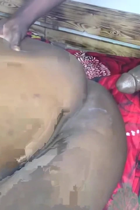 Kıçımda Büyük Bir Penis Beklerken Yalnız