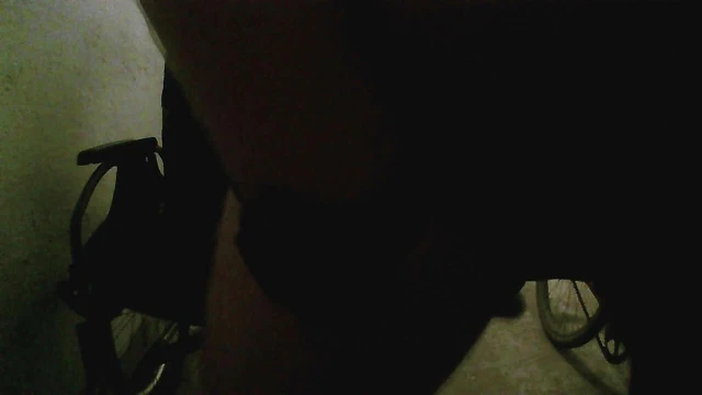 Bodrumda mastürbasyon yapıyor 1/3