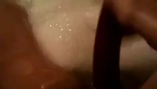 Antje oyuncağını kullanıyor