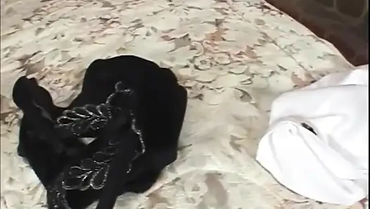 Seve seve üvey anne üvey kızına gerçek büyük yarak deneyimi yaşamasını öneriyor