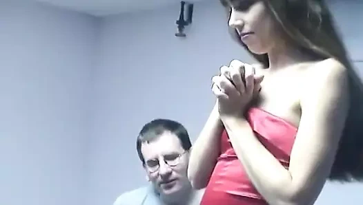 Randy hatun amını yalatıyor ve yarakla dolduruyor