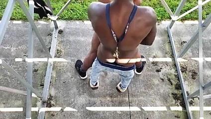 Quickie auf dem Sportplatz