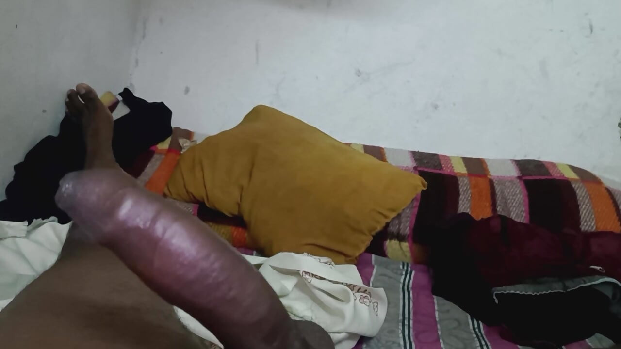 Onu eve çağırıyor, çok yüksek sesli bir seks kızı inlemelere başladı