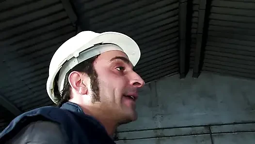 Siyah ve beyaz dörtlü anal sikiliyor