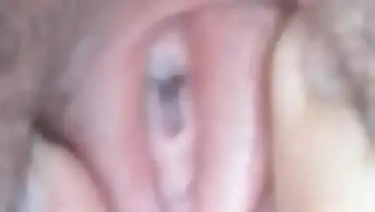 Islak vajinamla oynuyorum