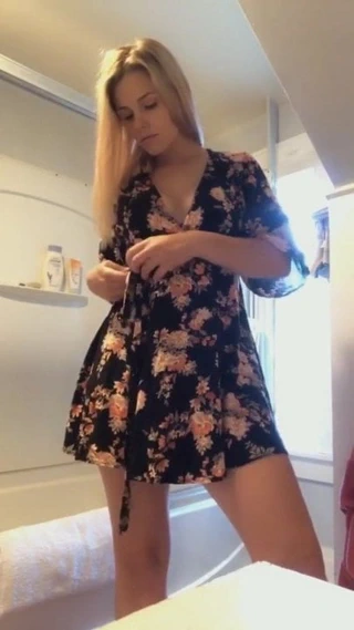 sarışın banyo şerit