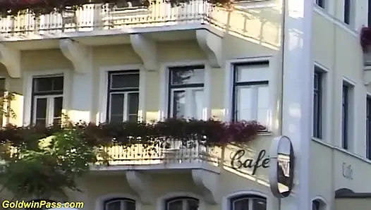 Aşırı seksi flexi Alman orta yaşlı seksi kadın derin anal sikiliyor