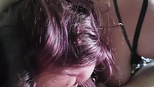 İyi bir sürtük evli kadın emiyor ve sikişiyor