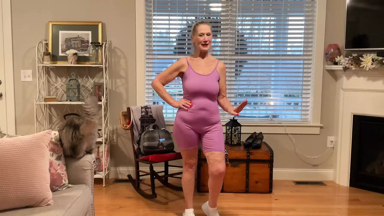 Danielle Dubonnet, abuelita de 65 años probando #1