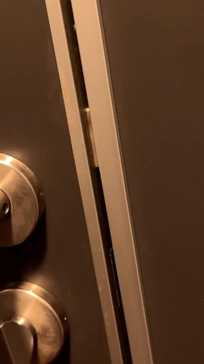 Azgın Kız Fast Food Restoranda Yarakla Oynuyor - Riskli Halka açık Sakso:p