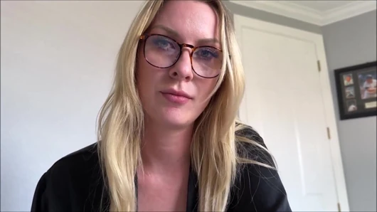 Kız arkadaşın üvey annesi seks öğretiyor - Sydney Paige - önce üvey anne geliyor