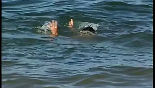 Şanslı damızlık sikikleri sıcak esmer itibaren arkasından tenis kortu