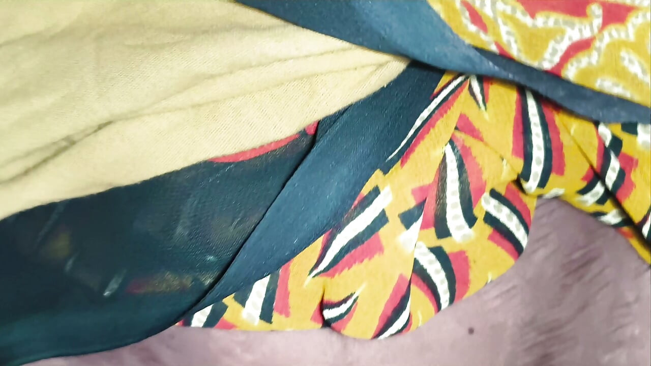 Seksi bhabhi devar ne flating karke pata liya uske baad puri raat kiya seks