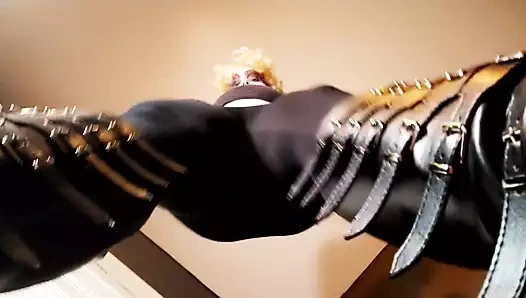 Solo canavar sürükle mastürbasyon ftm diz yüksek çizmeler orgazm