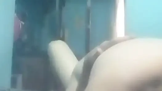 Önden bakan kovboy kız: her saksoda zevk