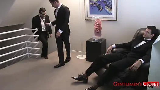 Usta Gerard zevk için hizmetçinin yüzüne damga vurdu