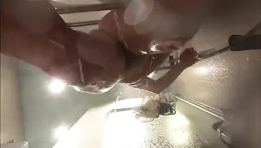 Banyo Altında Web Kamerası. Kız arkadaş duşta seksten sonra