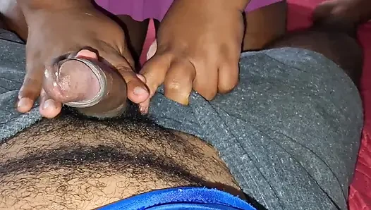 Çarpıcı genç evli evanjelik kadın kilisede geri çekilmede vajinasına büyük bir penis alıyor