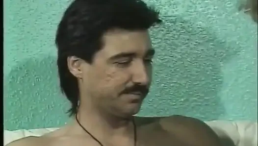 Sarı saçlı MILF askılı