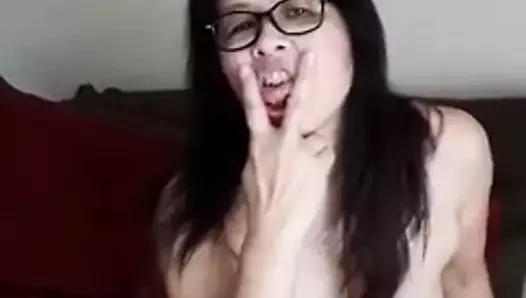 anne d onun sırtında