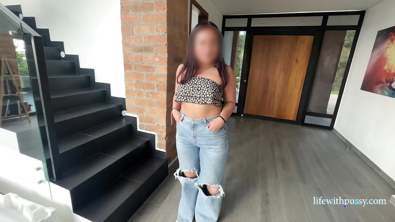 Büyük götlü lezzetli 18 yaşındaki latin sikişiyor
