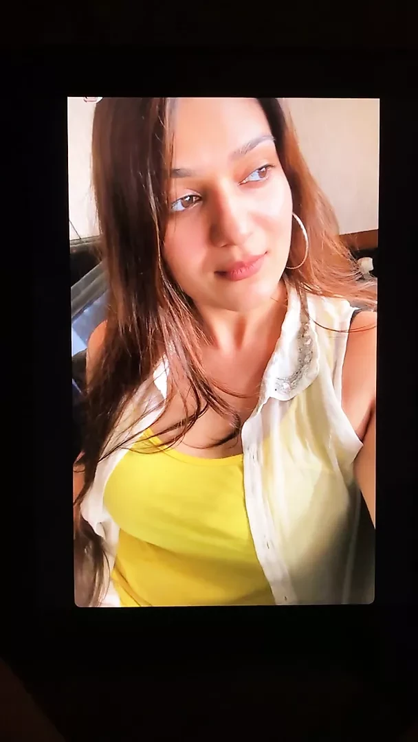 Sütlü fahişe aditi gautam inilti haraç1.0