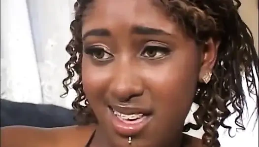 Doğal büyük memeli kıllı amcık sikişi... ağzına boşalma