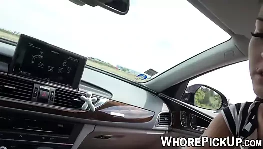 Amcık becerdin fahişe bebek müşteriyi fazladan ödemeye ikna eder