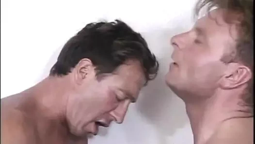 Kırk yaşındaki domuzlar sıcakta! (sahne 04)