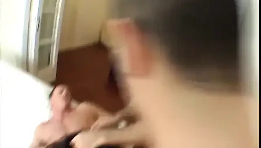 Minyon Angelina Crow ve götünde 2 yarak